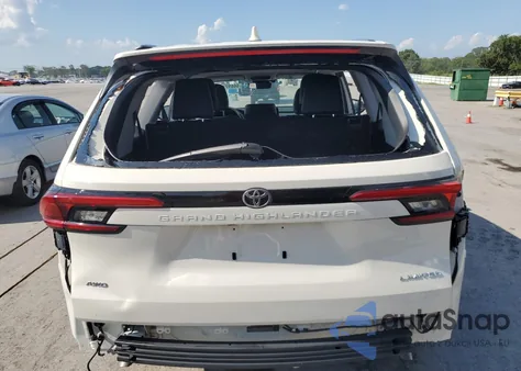 2024 Toyota Grand Highlander Xle z USA, uszkodzony, nr VIN 5TDAAAB58RS028476